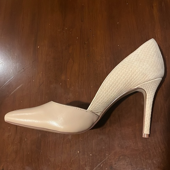 Vince Camuto size 6.5 heels, like new - Picture 3 of 3